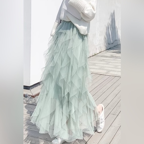 Soho Apparel Women’s Green Layered Flowy Flared Ruffle Boho Long Skirt Medium - Picture 4 of 9